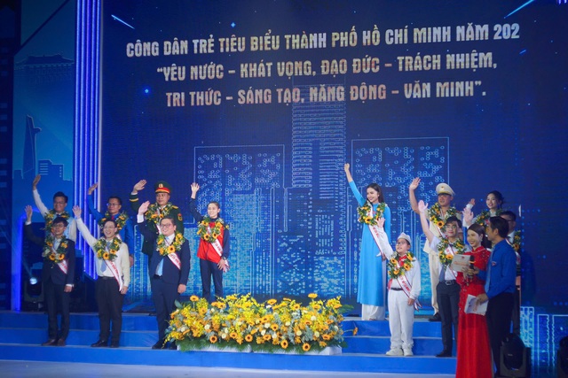 Vinh danh 14 Công dân trẻ tiêu biểu TP.HCM ngày đầu năm mới- Ảnh 1.