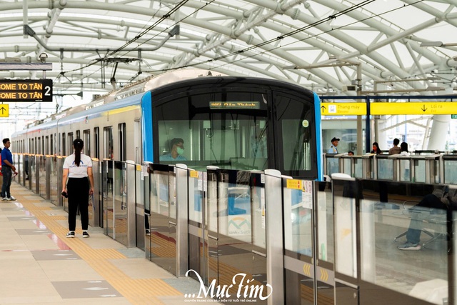 Chuyến metro số 1 cuối cùng năm 2024: Chở niềm vui và sự tự hào- Ảnh 2.
