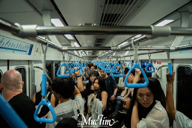 Chuyến metro số 1 cuối cùng năm 2024: Chở niềm vui và sự tự hào- Ảnh 9.