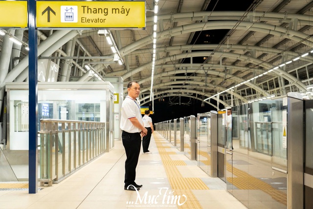 Bạn trẻ hào hứng trải nghiệm chuyến metro số 1 đầu tiên năm 2025- Ảnh 12.