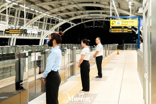 Bạn trẻ hào hứng trải nghiệm chuyến metro số 1 đầu tiên năm 2025- Ảnh 13.