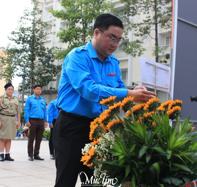 Lễ chào cờ "Tôi yêu Tổ quốc tôi" trang trọng trong ngày đầu năm mới- Ảnh 2.