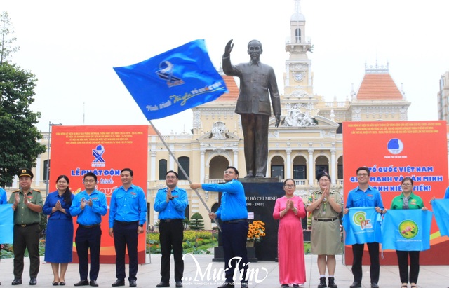 Lễ chào cờ "Tôi yêu Tổ quốc tôi" trang trọng trong ngày đầu năm mới- Ảnh 4.