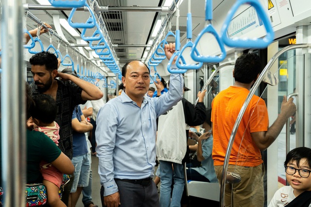Bạn trẻ hào hứng trải nghiệm chuyến metro số 1 đầu tiên năm 2025- Ảnh 15.