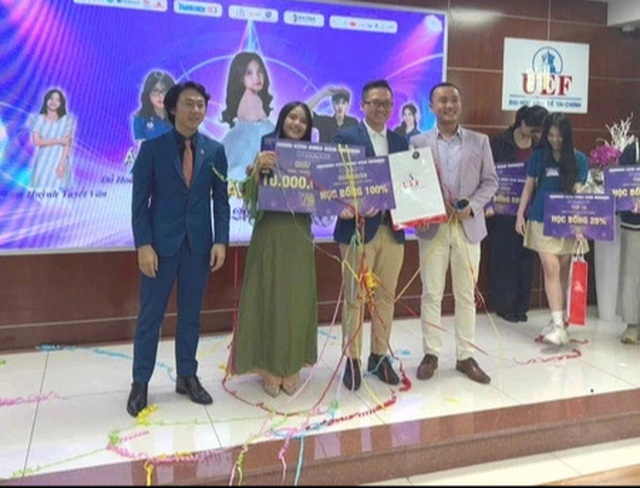 Vũ Quỳnh Vy đăng quang cuộc thi YouBranding 2024 bảng dành cho học sinh THPT- Ảnh 4.