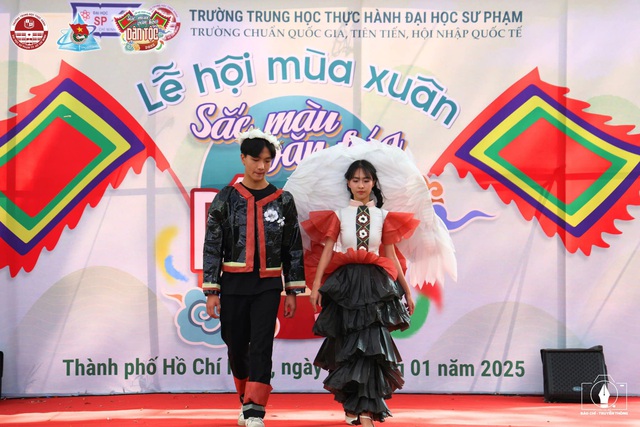 Hòa mình vào văn hóa Việt cùng teen Trung học Thực hành Đại học Sư phạm- Ảnh 4.