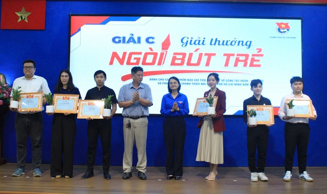 Chuyên trang Mực Tím đoạt 2 giải báo chí Ngòi bút trẻ năm 2024- Ảnh 1.