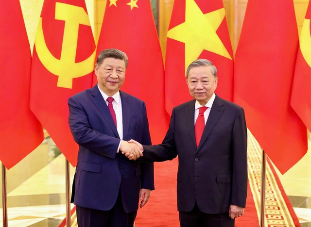 Vietnam congratulates China on 76th National Day- Ảnh 1.
