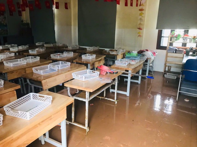 In Hanoi, flooded school keeps students online for 10 days- Ảnh 3. In Hanoi, flooded school keeps students online for 10 days- Ảnh 3.