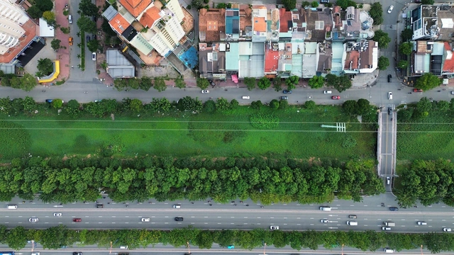 Ho Chi Minh City begins canal dredging along Vo Nguyen Giap Boulevard to ease flooding - Ảnh 1. Ho Chi Minh City begins canal dredging along Vo Nguyen Giap Boulevard to ease flooding - Ảnh 1.