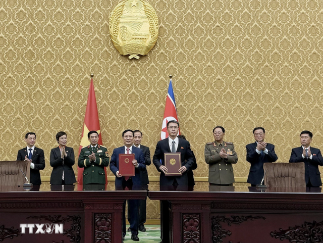 Vietnam, North Korea sign 5 bilateral cooperation documents  - Ảnh 3.
