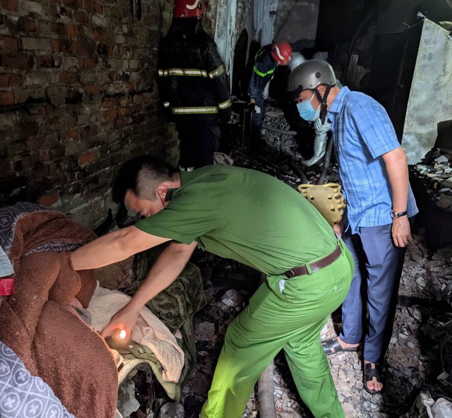 5 dead in Hanoi house fire - Ảnh 3.