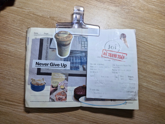 Cô bạn 2k7 biến hoa khô, báo cũ và xác côn trùng thành nhật ký tranh xé dán  - Ảnh 6.