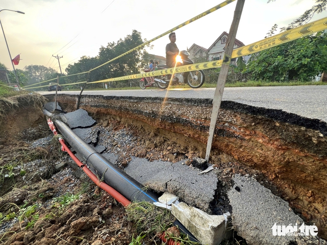 Historic floods wipe out Hanoi family's property in just 10 minutes- Ảnh 2. Historic floods wipe out Hanoi family's property in just 10 minutes- Ảnh 2.