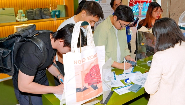 Vietnam-Hong Kong flights surge as travel demand soars- Ảnh 1. Vietnam-Hong Kong flights surge as travel demand soars- Ảnh 1.