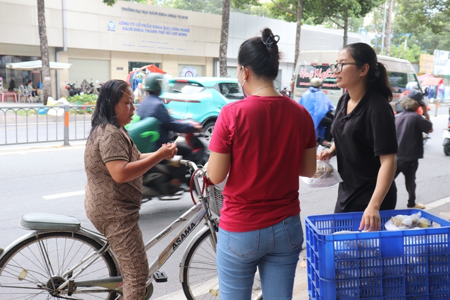 Bạn trẻ TP.HCM viết tiếp những câu chuyện đẹp (kỳ 1) - Ảnh 2.