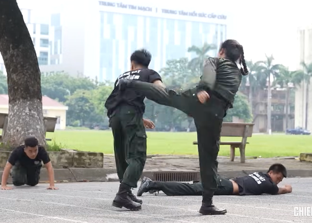 Tập 12 Chiến sĩ quả cảm: Song Luân, Ngô Kiến Huy đối đầu “bông hồng thép” - Ảnh 2.