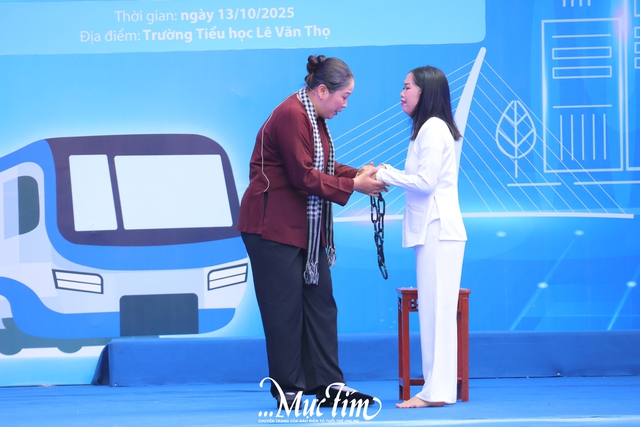 Học bổng Vì tương lai Việt Nam gửi gắm niềm tin đến học trò Trường tiểu học Lê Văn Thọ- Ảnh 8.