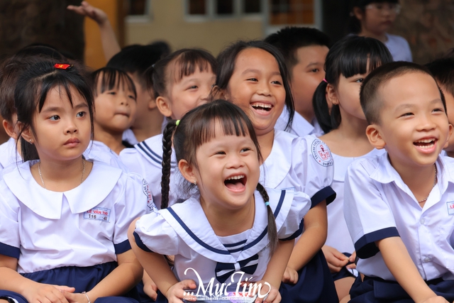 Học bổng Vì tương lai Việt Nam gửi gắm niềm tin đến học trò Trường tiểu học Lê Văn Thọ- Ảnh 9.