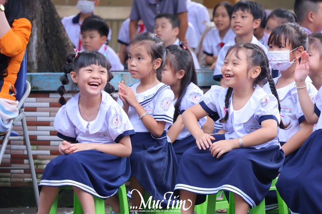 Học bổng Vì tương lai Việt Nam gửi gắm niềm tin đến học trò Trường tiểu học Lê Văn Thọ- Ảnh 12.