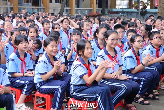 Học bổng Vì tương lai Việt Nam gửi gắm niềm tin đến học trò Trường tiểu học Lê Văn Thọ- Ảnh 13.
