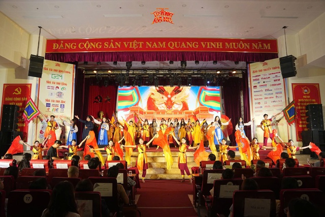 Tân binh báo chí thăng hoa cảm xúc tại đại nhạc hội IJC Festival 2025: Trạng Rạng- Ảnh 1.