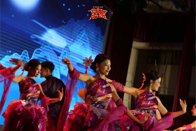Tân binh báo chí thăng hoa cảm xúc tại đại nhạc hội IJC Festival 2025: Trạng Rạng- Ảnh 6.