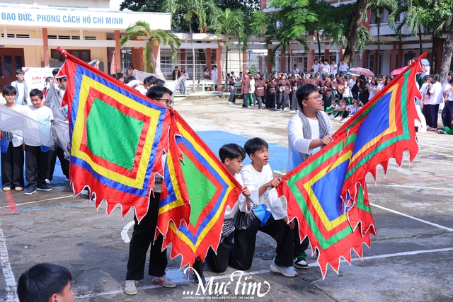 Khi âm nhạc, điệu nhảy kết nối những trái tim Trường THPT Tam Phú - Ảnh 7.