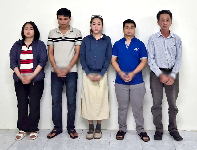 Ho Chi Minh City police arrest 5 medical staff over patient death at cosmetic surgery hospital- Ảnh 1. Ho Chi Minh City police arrest 5 medical staff over patient death at cosmetic surgery hospital- Ảnh 1.