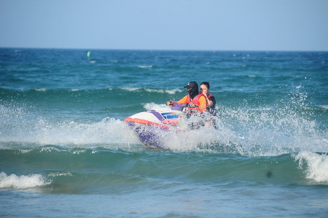 Chinese tourists return in large numbers to Vietnam’s Da Nang after 5-year absence - Ảnh 2.