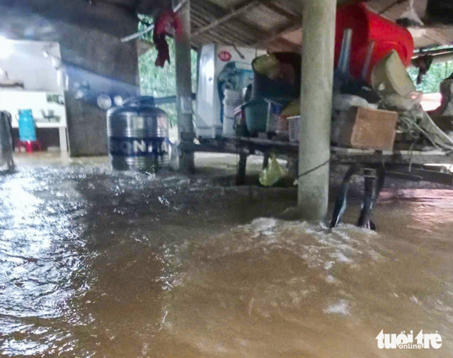 Rising river water floods dozens of homes after heavy rains in Vietnam’s Hue - Ảnh 1.