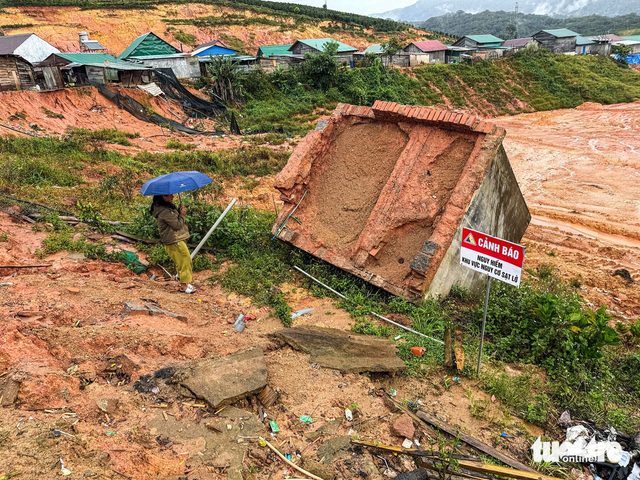 Landslide hits resettlement area built for households in landslide-prone zones in Vietnam’s Lam Dong - Ảnh 6.