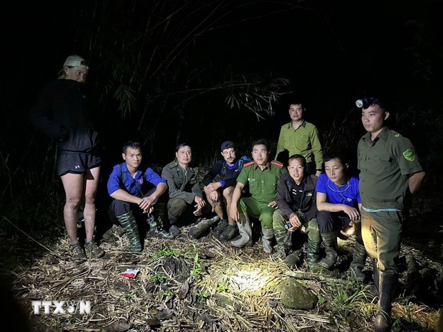 Austrian tourists rescued after unauthorized trek in Vietnam national park - Ảnh 1.