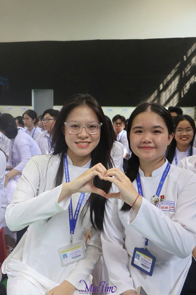 Thầy trò Trường THPT chuyên Tiền Giang xúc động ngày hội ngộ- Ảnh 7.