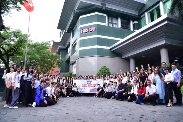 Tuoi Tre welcomes Ho Chi Minh City University of Education students for journalism workshop, newsroom tour- Ảnh 11. Tuoi Tre welcomes Ho Chi Minh City University of Education students for journalism workshop, newsroom tour- Ảnh 11.
