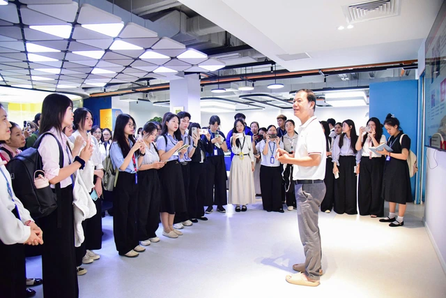 Tuoi Tre welcomes Ho Chi Minh City University of Education students for journalism workshop, newsroom tour- Ảnh 9. Tuoi Tre welcomes Ho Chi Minh City University of Education students for journalism workshop, newsroom tour- Ảnh 9.