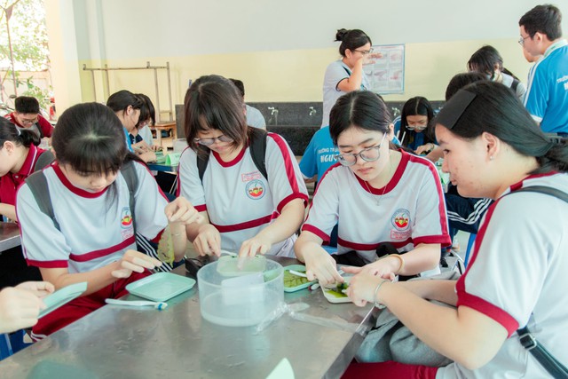 Teen Trường THPT Nguyễn Hiền mang đến “Ngôn ngữ yêu thương” - Ảnh 4.