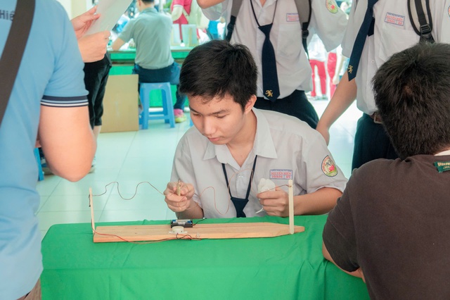 Teen Trường THPT Nguyễn Hiền mang đến “Ngôn ngữ yêu thương” - Ảnh 5.