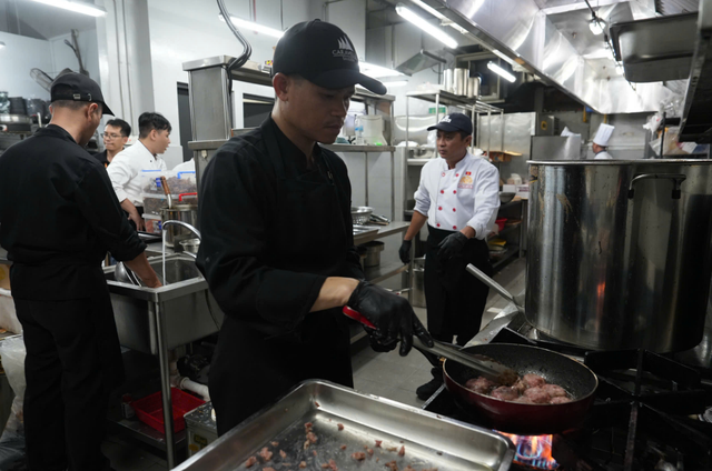 Vietnam Phở Festival in Singapore draws over 15,000 visitors on opening day
- Ảnh 1. Vietnam Phở Festival in Singapore draws over 15,000 visitors on opening day
- Ảnh 1.