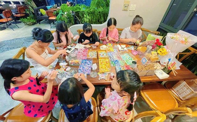 Trung thu thú vị cùng loạt workshop lồng đèn - Ảnh 1.
