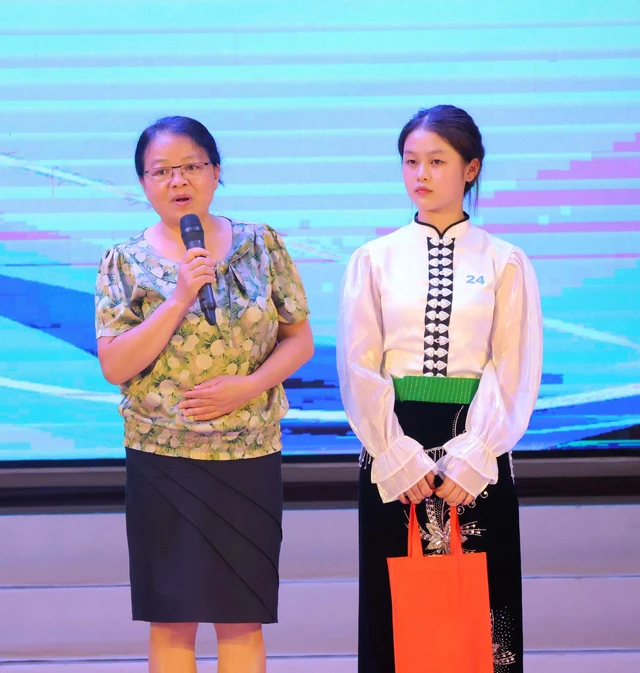 BÀI 2: Cô học trò có đến 4 người mẹ - Ảnh 4.