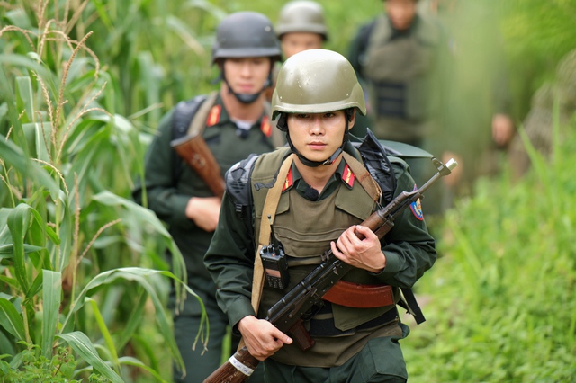 Chiến sĩ quả cảm tập 13: Tăng Duy Tân, Đinh Tiến Đạt vào vai chiến sĩ- Ảnh 6.