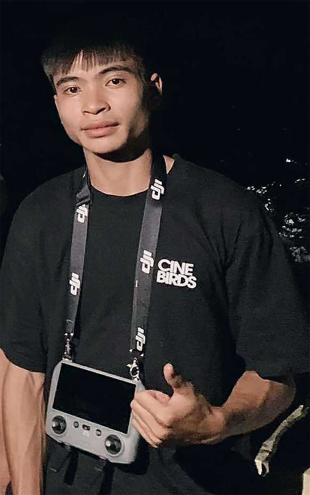 Cậu bạn 19 tuổi 'lái" hàng trăm chuyến bay mỗi ngày - Ảnh 1.