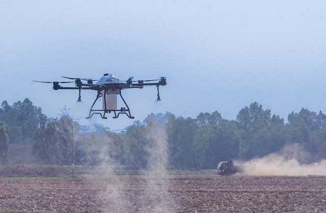 Cậu bạn 19 tuổi 'lái" hàng trăm chuyến bay mỗi ngày - Ảnh 4.