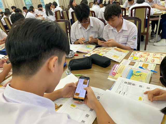 Học sinh Trường THPT Lương Thế Vinh làm thơ, sáng tác nhạc, chơi game cùng AI trong tiết học sử- Ảnh 3.
