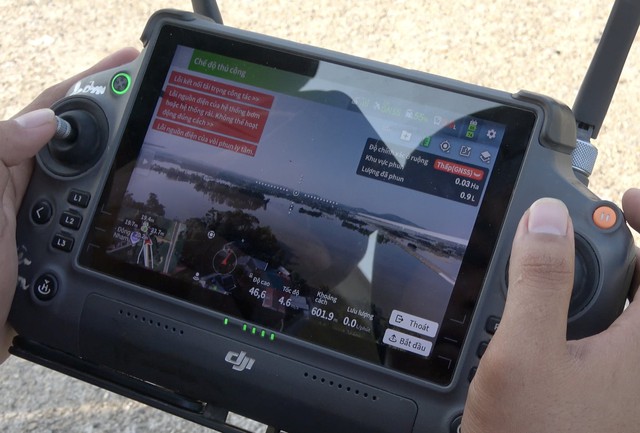 Volunteer drone squad delivers life-saving aid in flood zones in northern Vietnam- Ảnh 6. Volunteer drone squad delivers life-saving aid in flood zones in northern Vietnam- Ảnh 6.