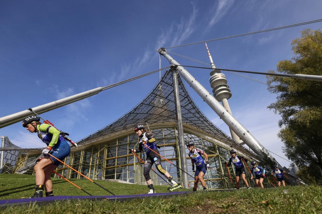 Athletes swap skis for skates in a glimpse of winter sport's future- Ảnh 2. Athletes swap skis for skates in a glimpse of winter sport's future- Ảnh 2.