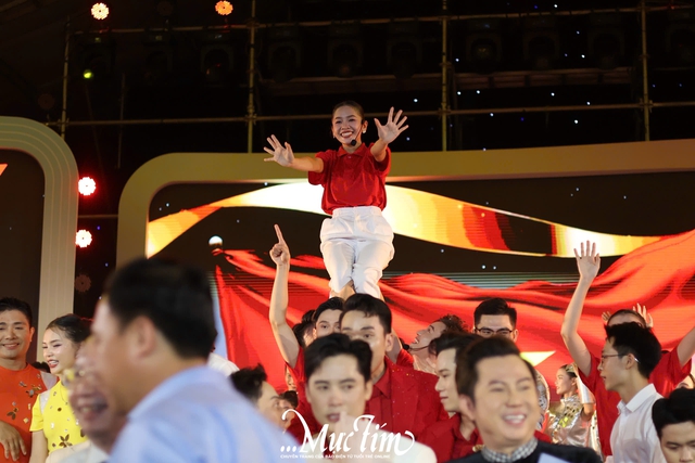 Những ngày văn học - nghệ thuật TP.HCM khép lại bằng chương trình nghệ thuật đặc sắc- Ảnh 2.