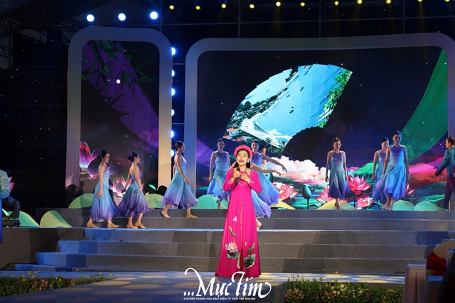 Những ngày văn học - nghệ thuật TP.HCM khép lại bằng chương trình nghệ thuật đặc sắc- Ảnh 7.