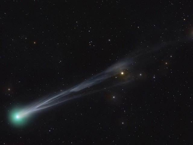 Rare comets Lemmon, SWAN visible over Vietnam- Ảnh 1.